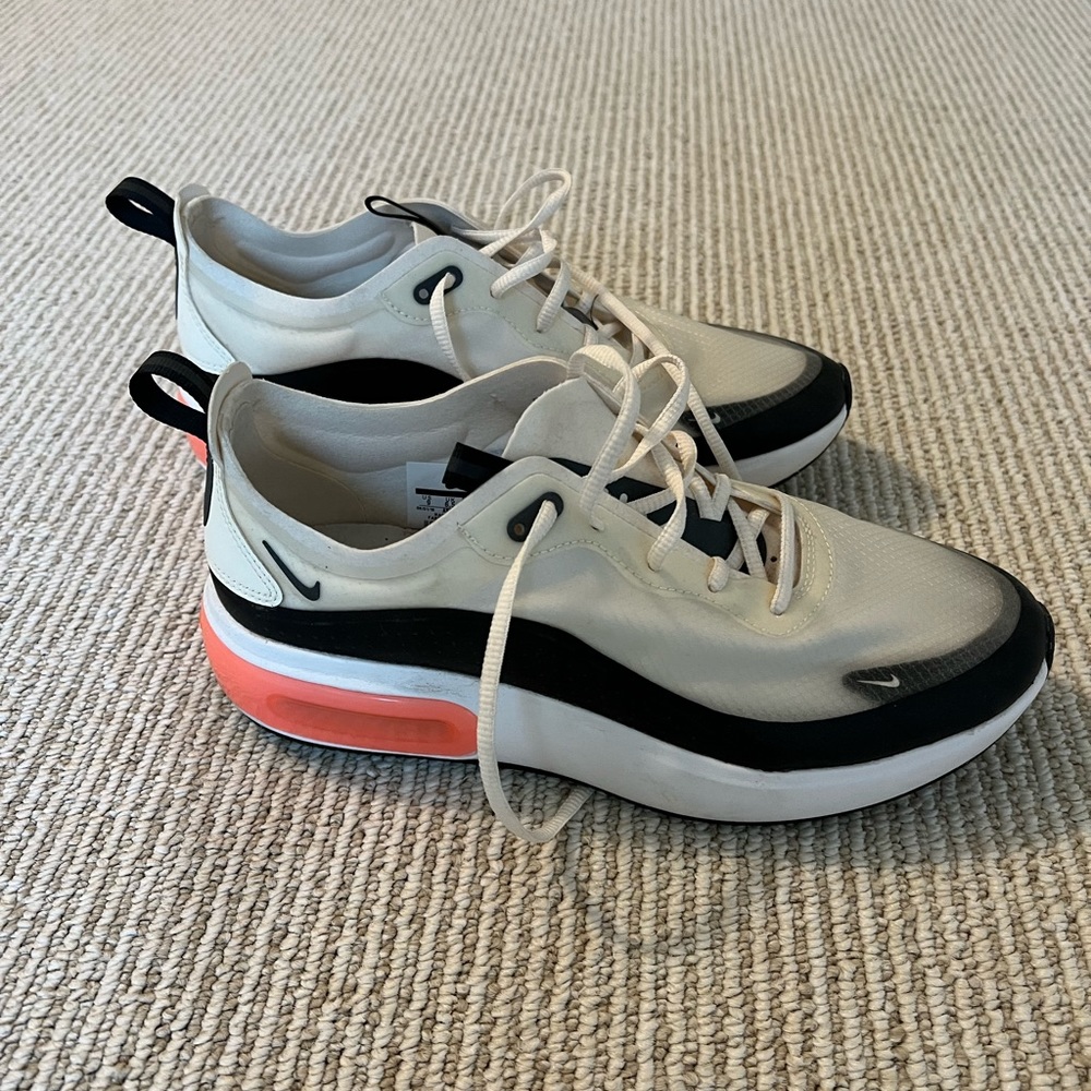 Nike - black and white - size 9